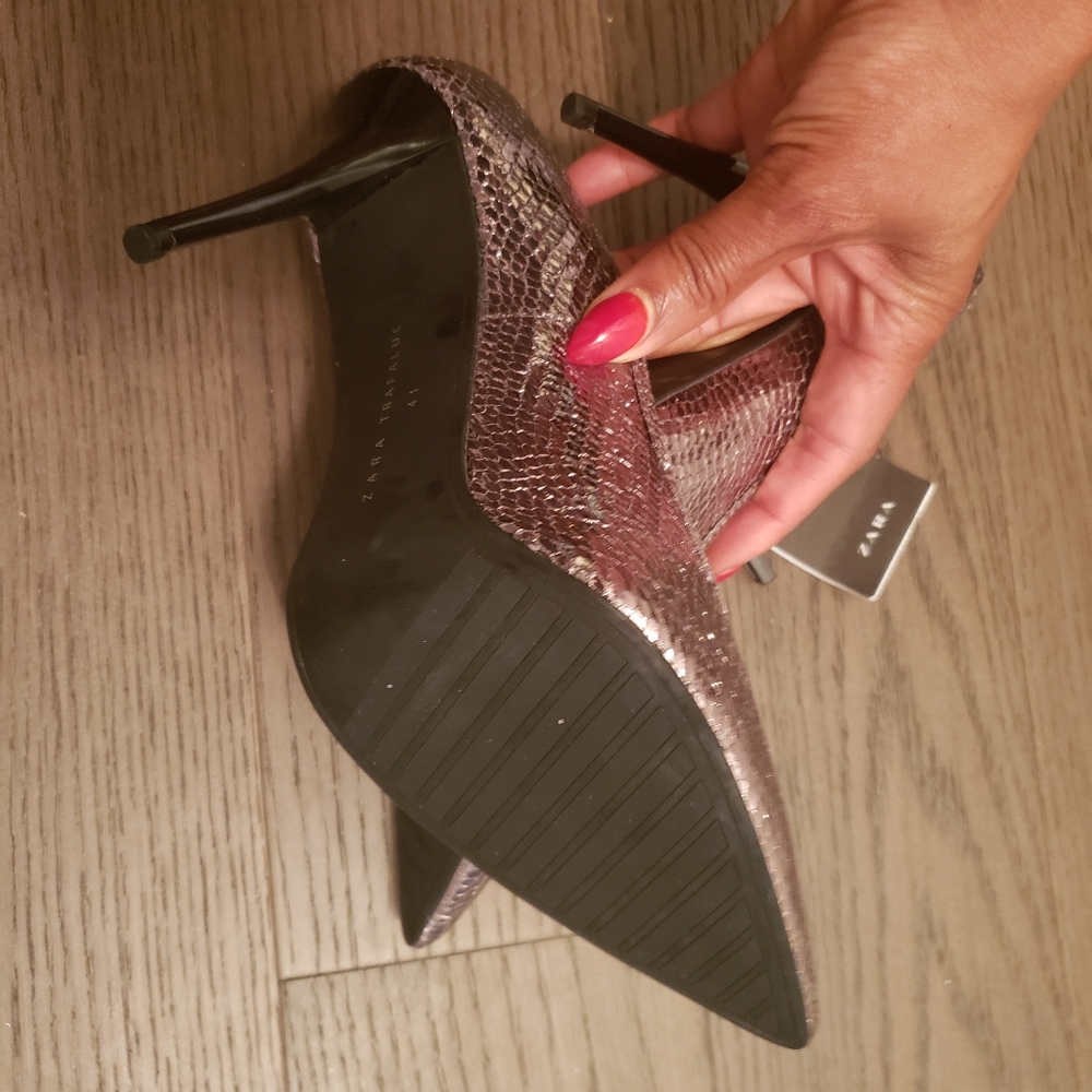 Heels - Picture 4 of 4